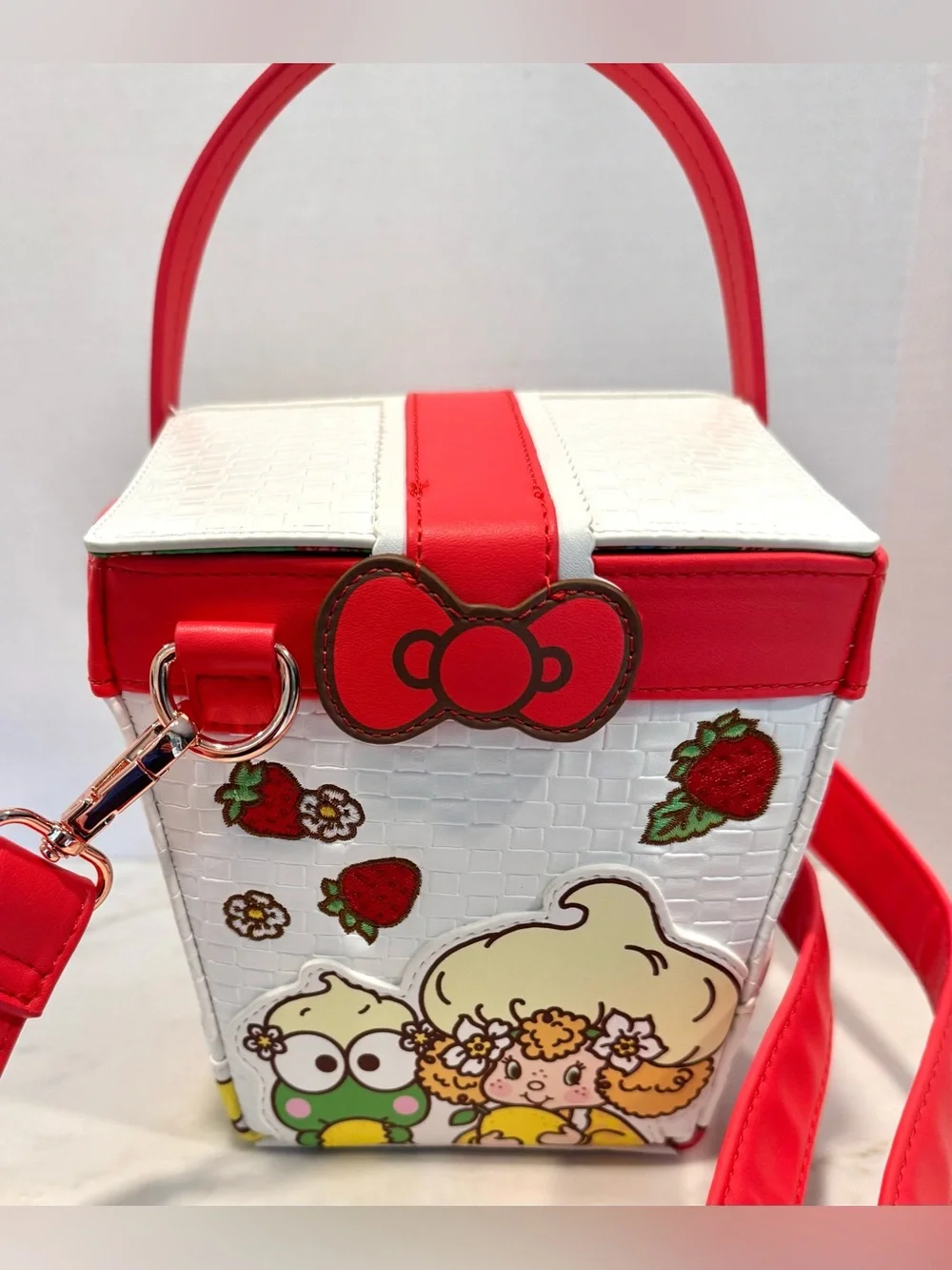 Loungefly Sanrio Hello Kitty & Friends x Strawberry Shortcake Basket Crossbody - Picture 3 of 5